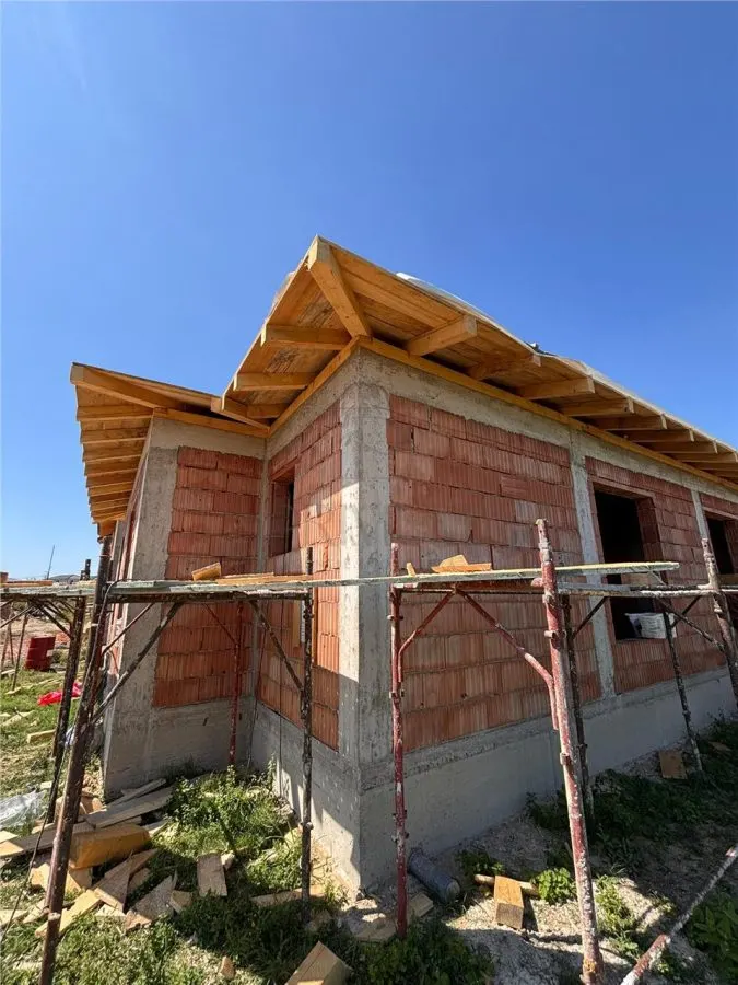 DUPLEX PE PARTER, MOSNITA NOUA, 4 CAMERE, 80MP UTILI, LA ASFALT. - foto 2