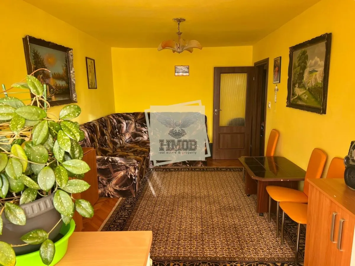 Apartament cu 3 camere decomandat cu balcon in Vasile Aaron - foto 2