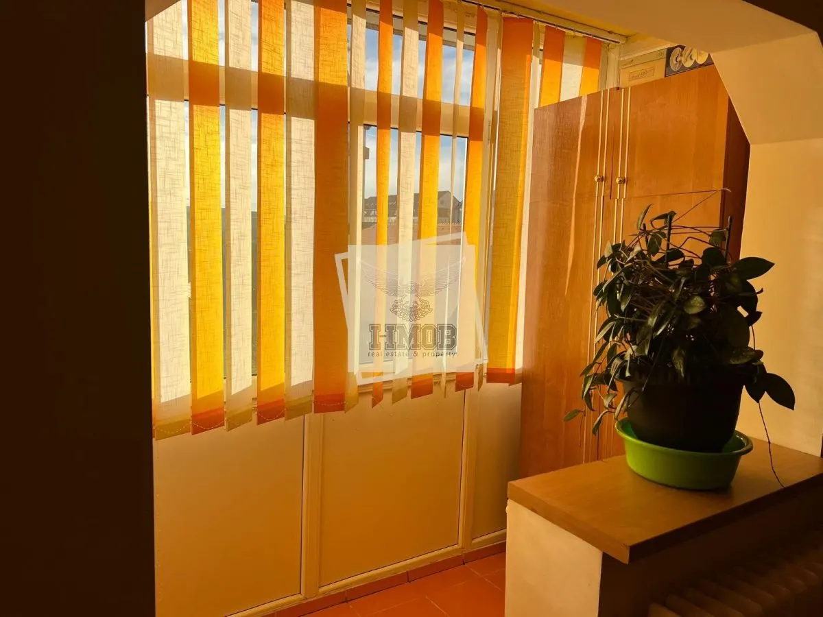 Apartament cu 3 camere decomandat cu balcon in Vasile Aaron - foto 13