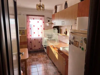 Apartament cu 3 camere decomandat cu balcon in Vasile Aaron - foto 5