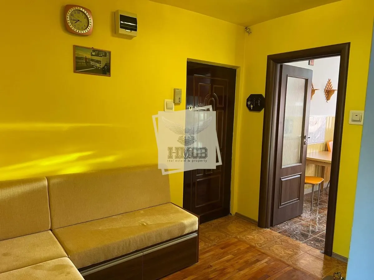 Apartament cu 3 camere decomandat cu balcon in Vasile Aaron - foto 7