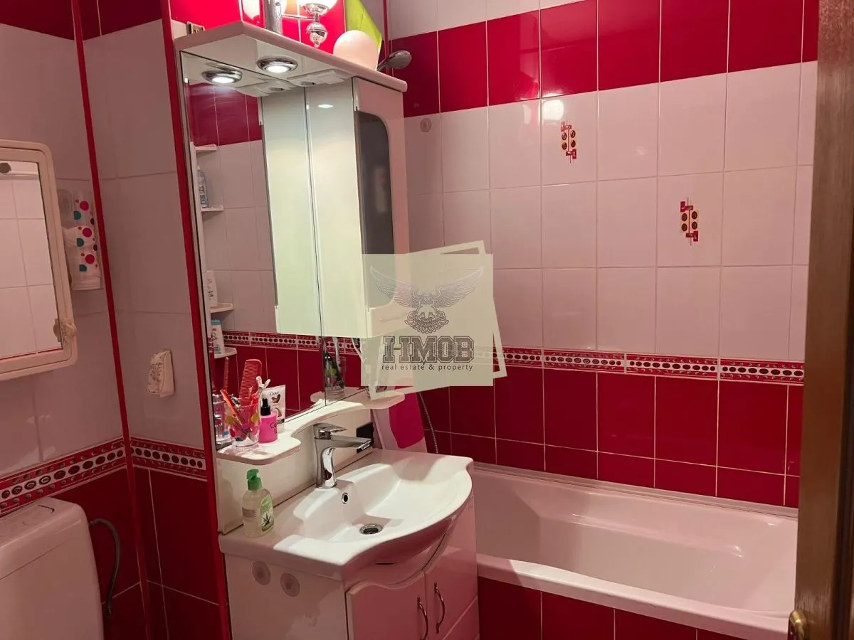 Apartament cu 3 camere decomandat cu balcon in Vasile Aaron - foto 9