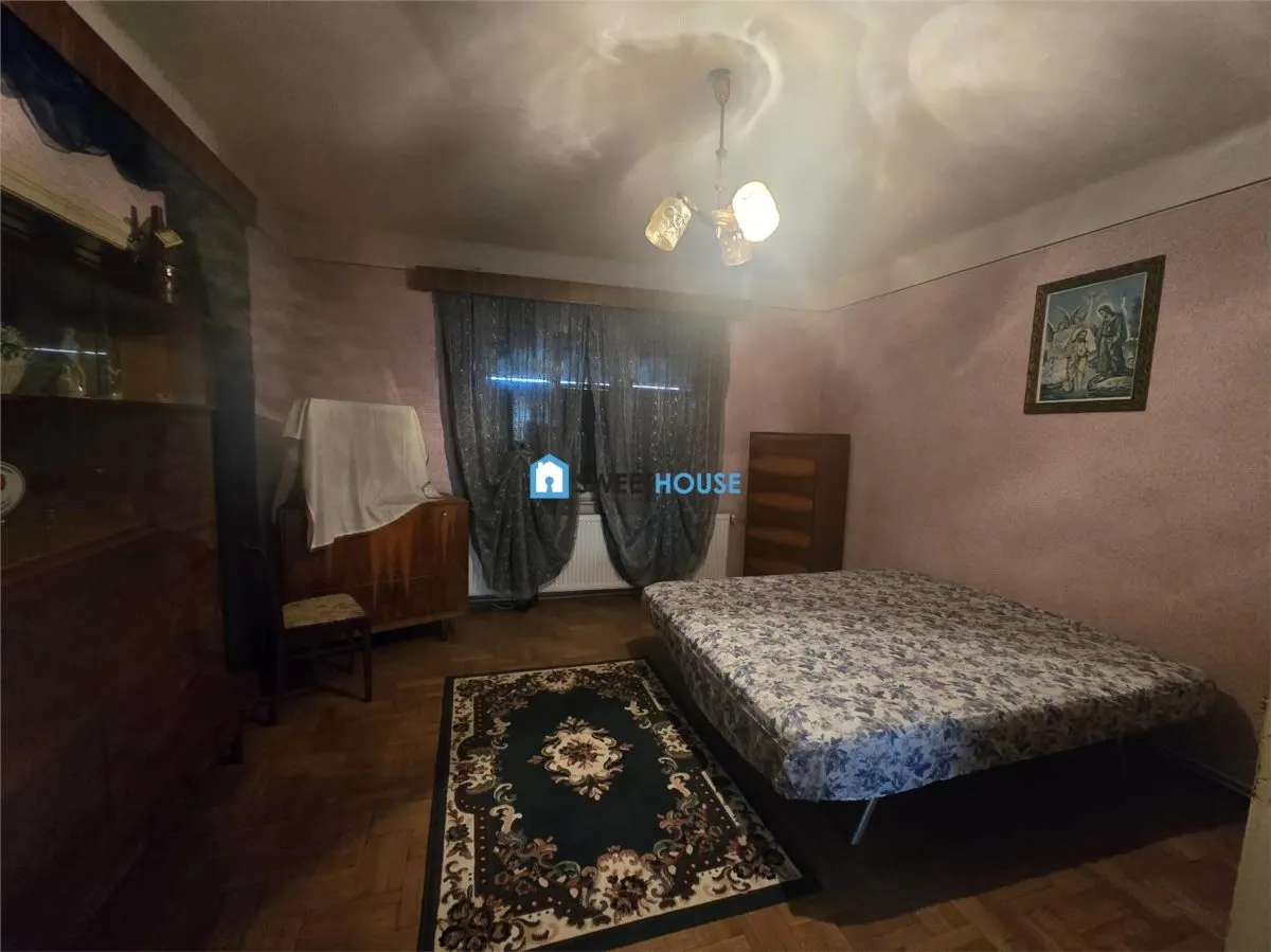 Casa cu ttei camere in zona centrala - foto 15