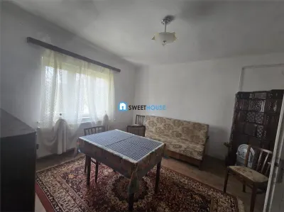Casa cu ttei camere in zona centrala - foto 10