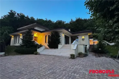 ELEGANTA FARA COMPROMIS | RESEDINTA EXCLUSIVISTA IN BACAU | 424 MP CONSTRUITI | TEREN 1.336 MP - Bacau