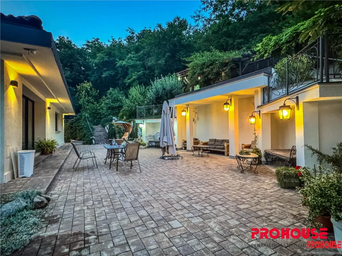 ELEGANTA FARA COMPROMIS | RESEDINTA EXCLUSIVISTA IN BACAU | 424 MP CONSTRUITI | TEREN 1.336 MP - foto 4