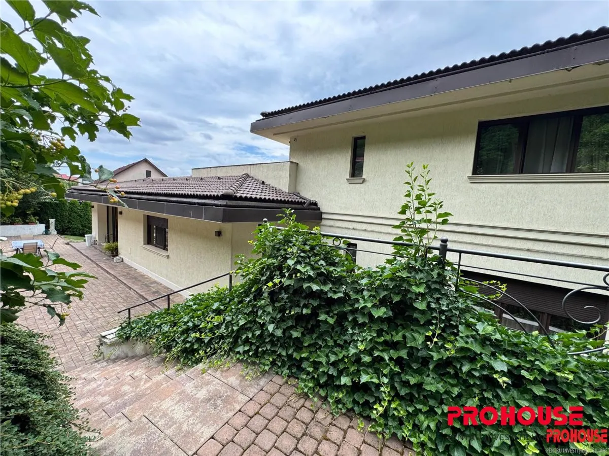 ELEGANTA FARA COMPROMIS | RESEDINTA EXCLUSIVISTA IN BACAU | 424 MP CONSTRUITI | TEREN 1.336 MP - foto 6