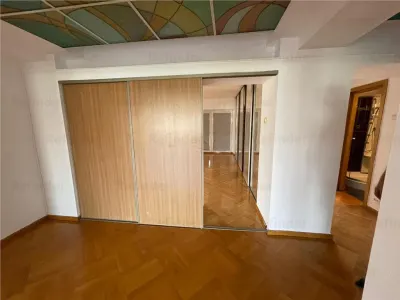 Inchiriere apartament 4 camere transformat in 3 camere | stradal Bd. Unirii | bucatarie mobilata si utilata | - foto 4