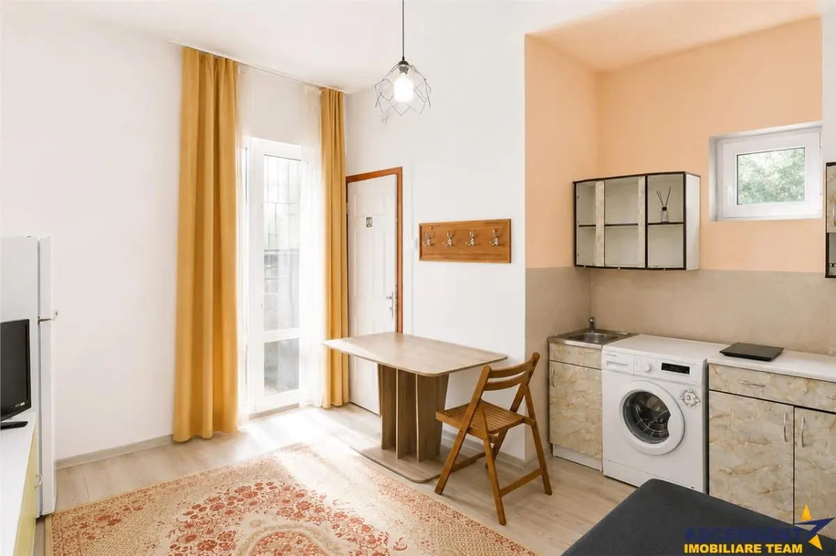 Garsoniera in vila, baie si bucatarie proprie, acces aproape independent, finisaje noi, investitie sau locuinta personala. - foto 10