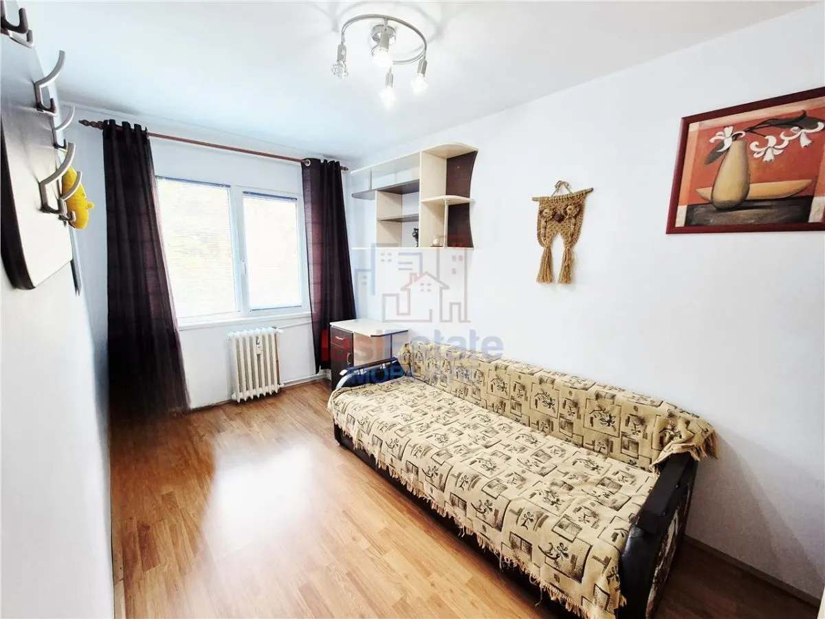Apartament cu 3 camere zona Podu Ros - foto 5