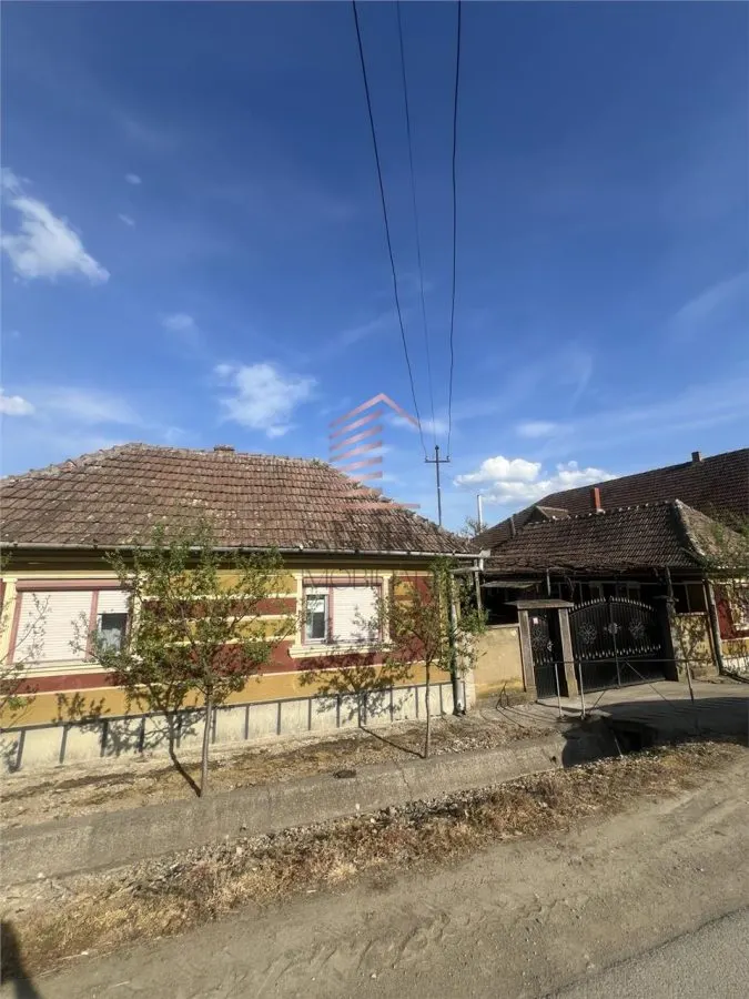 Casa cu teren de 2300 mp in Almasul Mare Bihor - foto 1