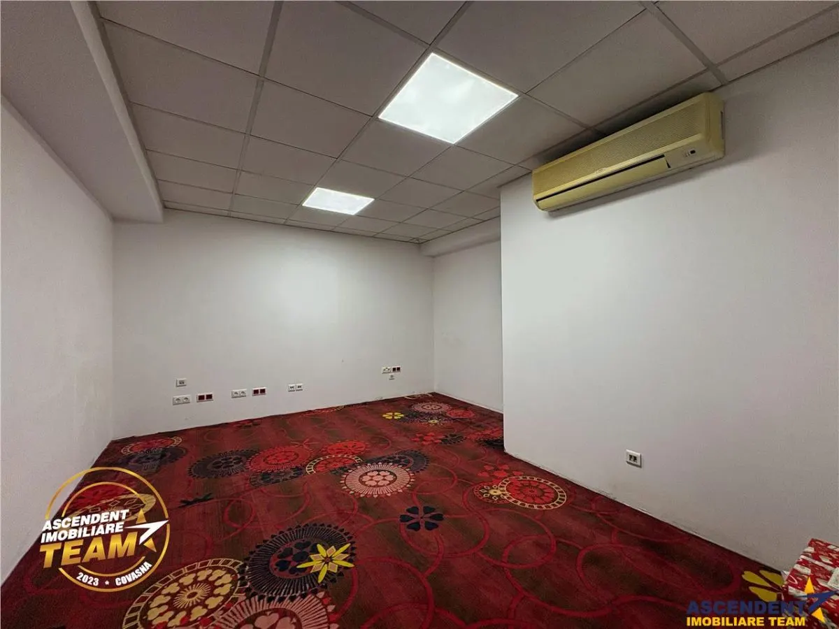Locatie centrala cu front stradal amplu, ideala pentru birou, sediu firma sau spatiu comercial, Sfantu Gheorghe. - foto 12
