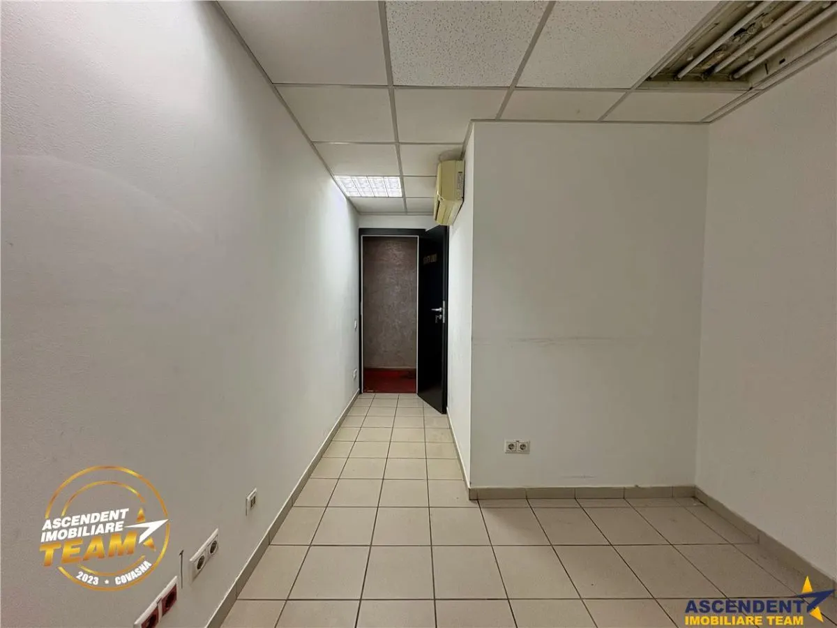 Locatie centrala cu front stradal amplu, ideala pentru birou, sediu firma sau spatiu comercial, Sfantu Gheorghe. - foto 21