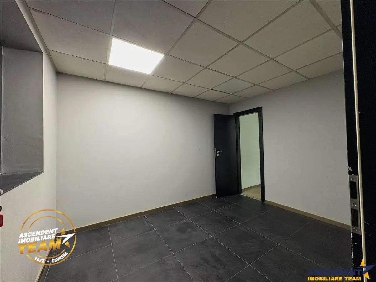 Locatie centrala cu front stradal amplu, ideala pentru birou, sediu firma sau spatiu comercial, Sfantu Gheorghe. - foto 9