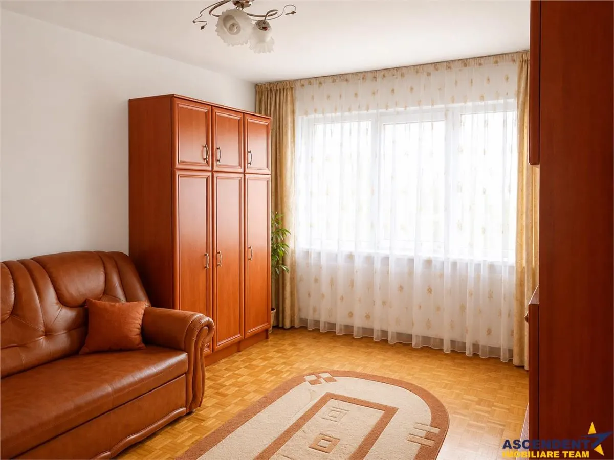 Decomandata, etaj1, Semicentral, Brasov - foto 1