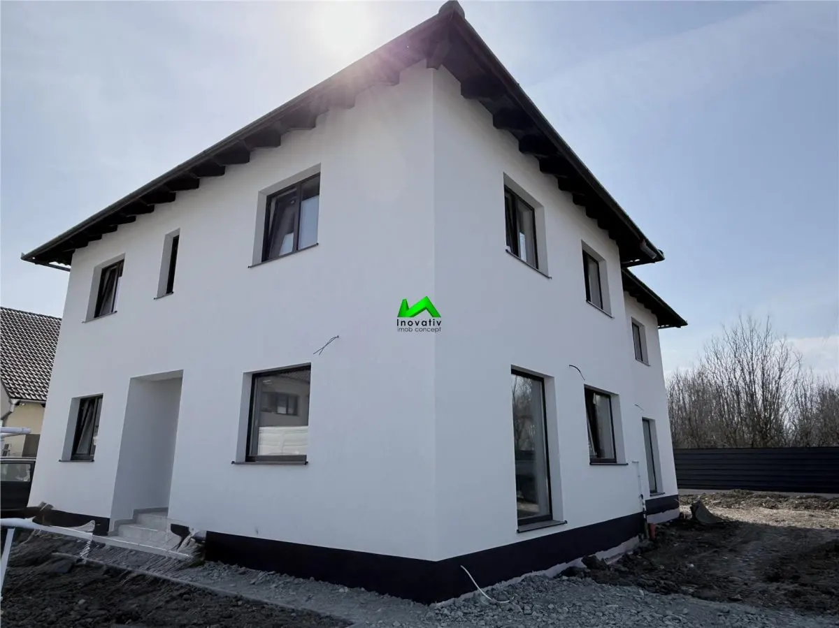Casa de vanzare 4 camere 420mp teren Sibiu Selimbar - foto 1
