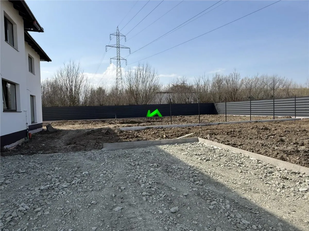 Casa de vanzare 4 camere 420mp teren Sibiu Selimbar - foto 2