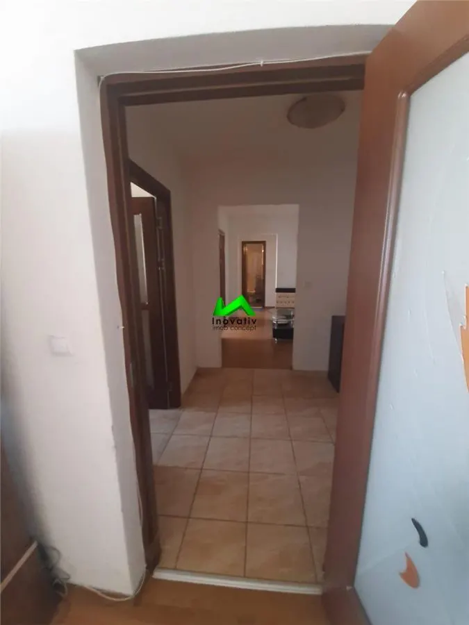 Apartament de vanzare 3 camere pivniță Sibiu Mihai Viteazul - foto 11