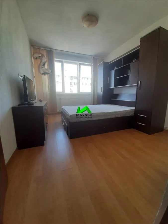 Apartament de vanzare 3 camere pivniță Sibiu Mihai Viteazul - foto 8