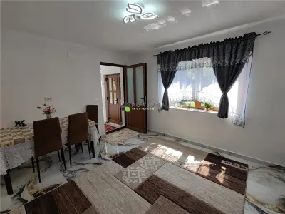Casa Zizin , 221 mp teren , renovata - foto 4