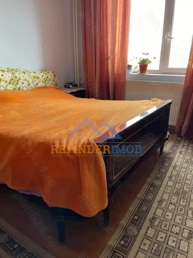 Apartament de vanzare cu 3 camere, zona Barca,68mp - foto 1