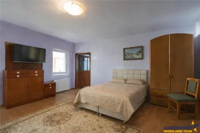 FILM! Casa cu sura, pivnita, balta cu pesti, 2.280 mp teren roditor, Lemnia, Covasna - foto 2