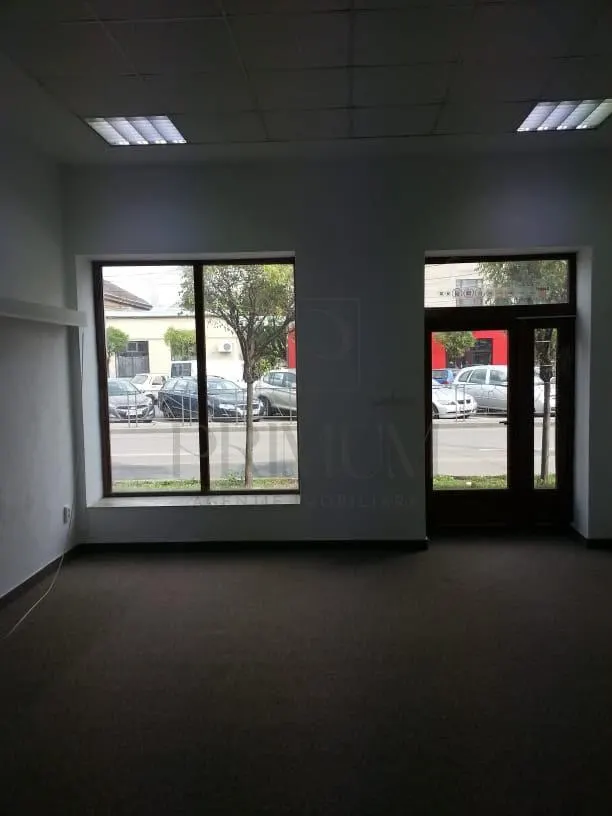 Spatiu comercial - zona excelenta - centrala proprie - aer conditionat - trifazic - foto 1