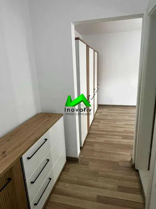 Garsoniera spatiosa birou de inchiriat Sibiu Bld Victoriei - foto 5