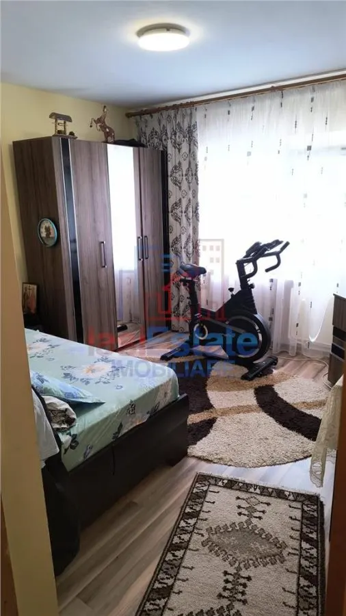 Zona Nicolina Apartament 3 camere - foto 1
