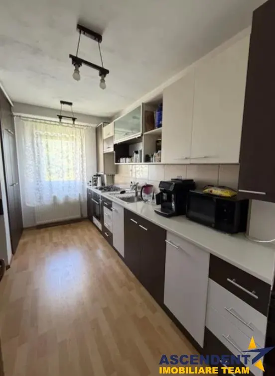 Apartament 4 camere, Bartolomeu - foto 1