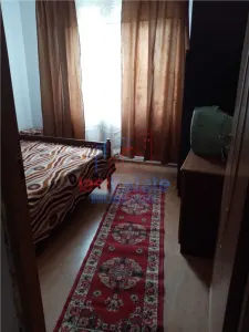 Apartament 3 camere la etajul 1 intr-o zona linistita din Pacurari - foto 2