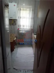 Apartament 3 camere la etajul 1 intr-o zona linistita din Pacurari - foto 4