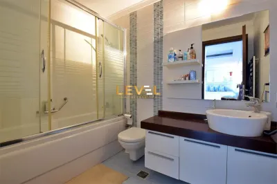 [VIDEO] 2-Room Apartment For Rent with Amazing Lake Views in Emerald Residence - foto 12