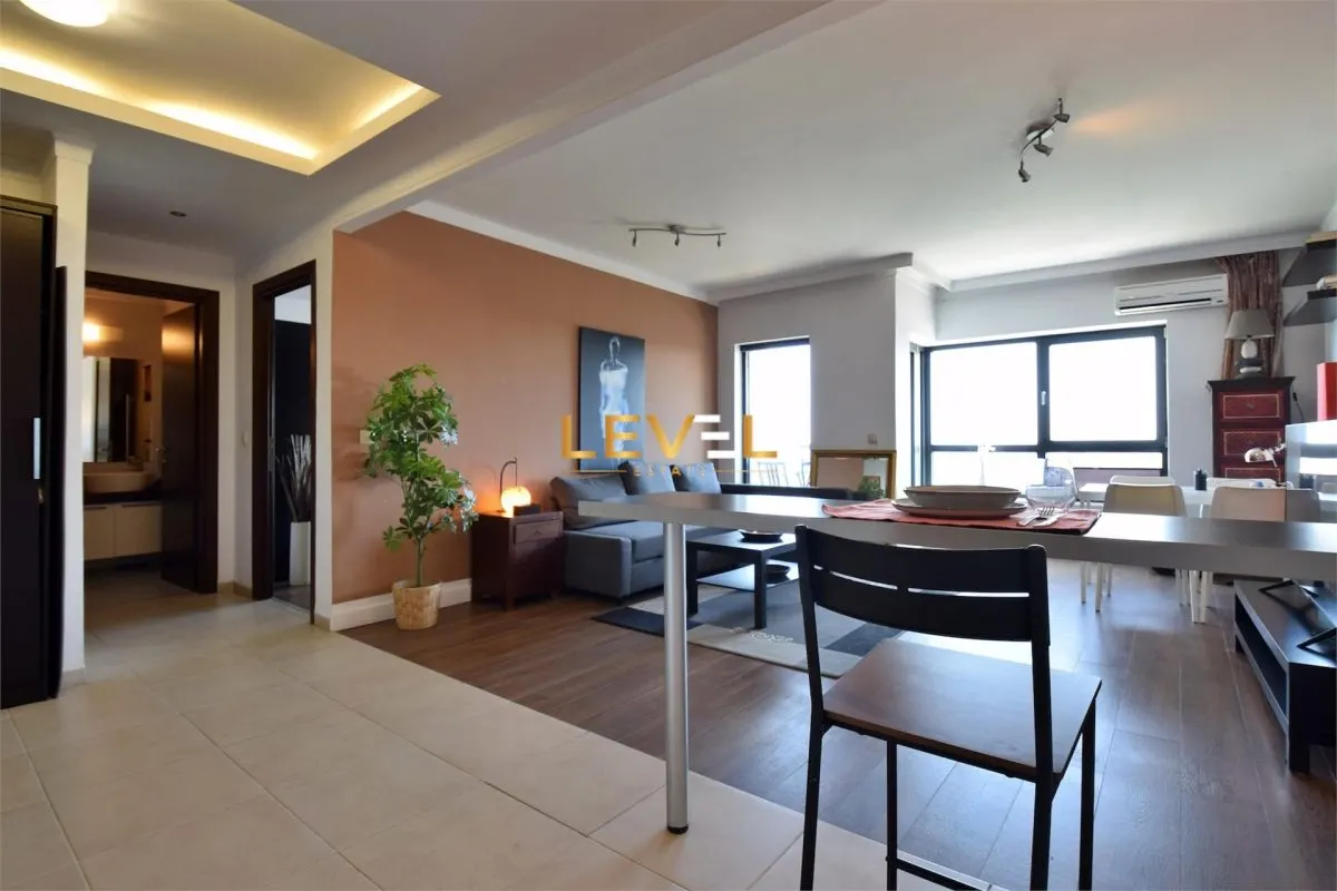 [VIDEO] 2-Room Apartment For Rent with Amazing Lake Views in Emerald Residence - foto 10