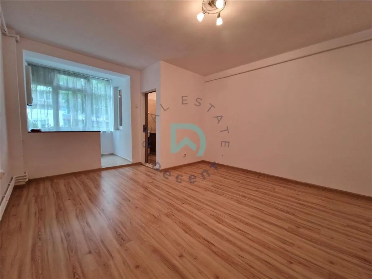Garsoniera, renovata, Tractorul, Brasov - foto 1