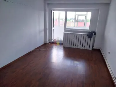 SPATIOS! Apartament 3 Camere, zona catedrala 82 mp - foto 2