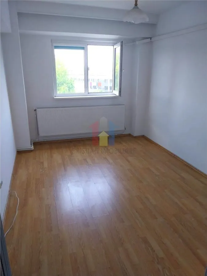 SPATIOS! Apartament 3 Camere, zona catedrala 82 mp - foto 3