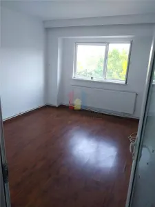 SPATIOS! Apartament 3 Camere, zona catedrala 82 mp - foto 4