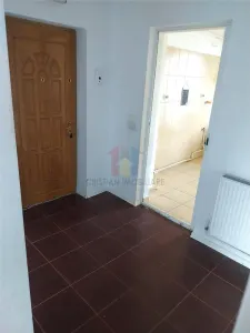 SPATIOS! Apartament 3 Camere, zona catedrala 82 mp - foto 6