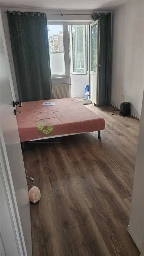 Apartament 4 camere Astra-piata,etajul 4,mobilat,137000 Euro - foto 4
