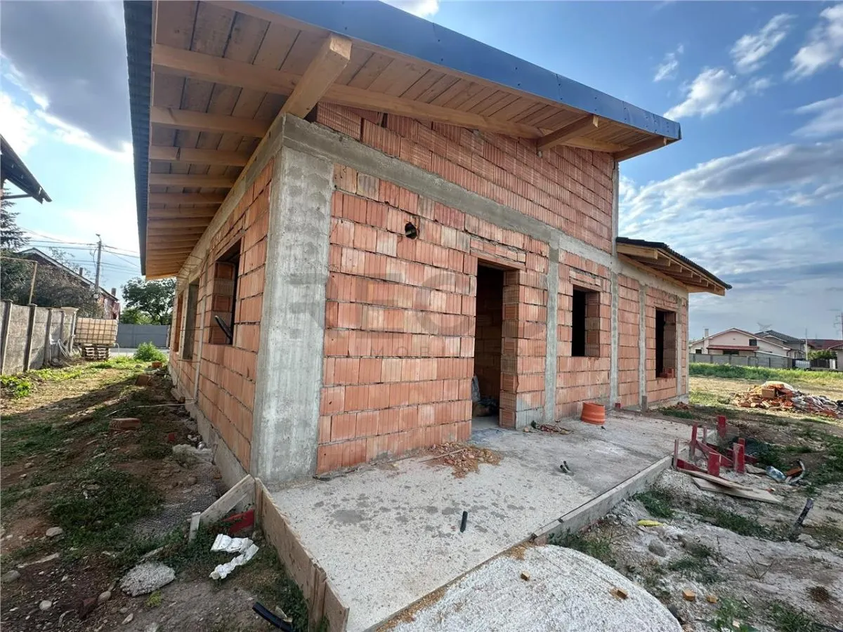 RECO Casa la rosu cu toate utilitatile aproape de Cihei - foto 3