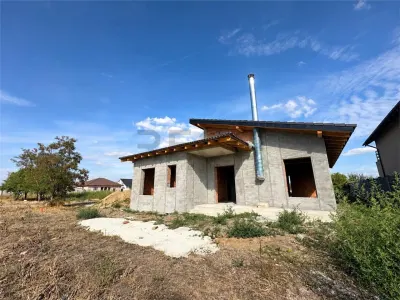 RECO Casa in gri  cu toate utilitatile de Cihei - Cihei