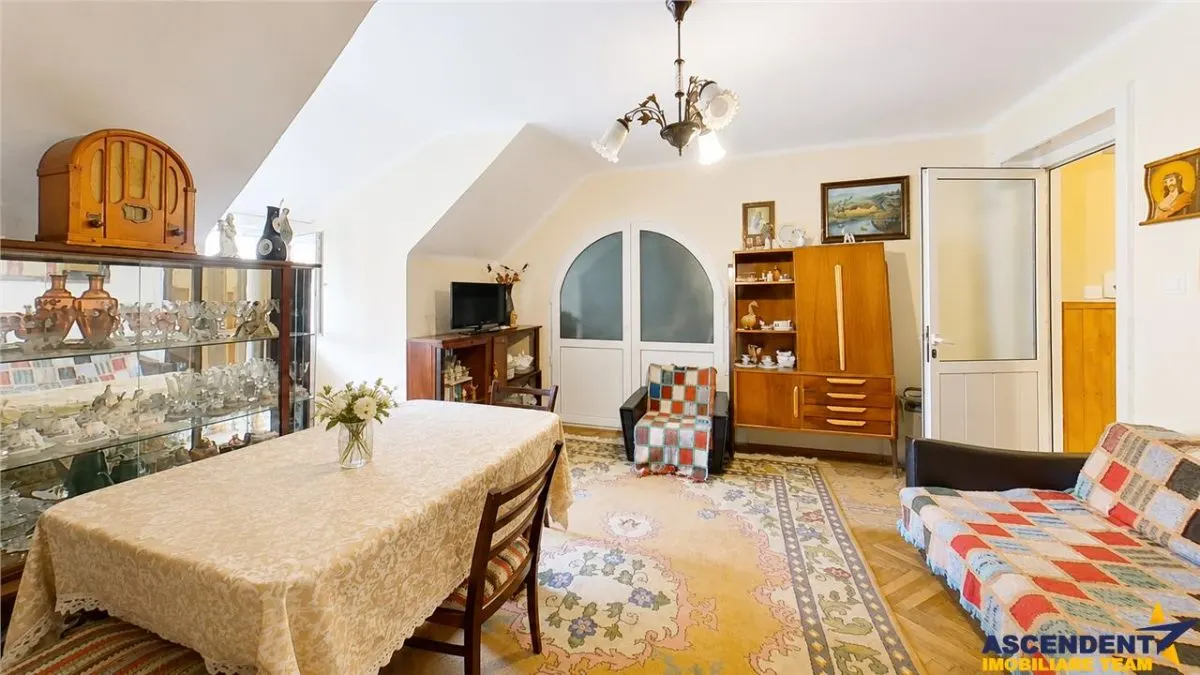 Refugiu montan cu farmec, 2 camere, garaj, boxa, rezidential/ vacanta/investitie, Busteni. - foto 2