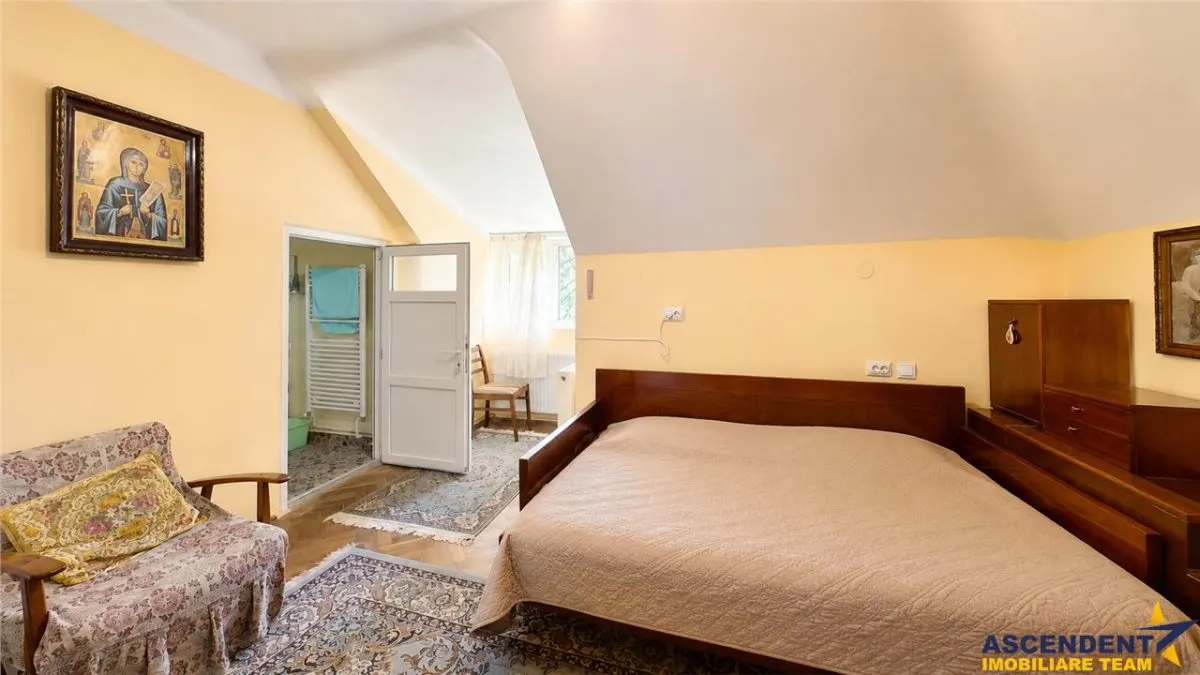 Refugiu montan cu farmec, 2 camere, garaj, boxa, rezidential/ vacanta/investitie, Busteni. - foto 11