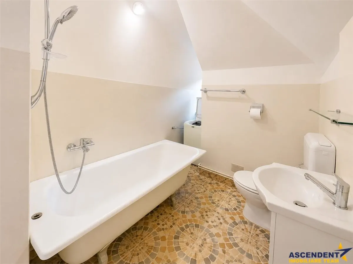 Refugiu montan cu farmec, 2 camere, garaj, boxa, rezidential/ vacanta/investitie, Busteni. - foto 8