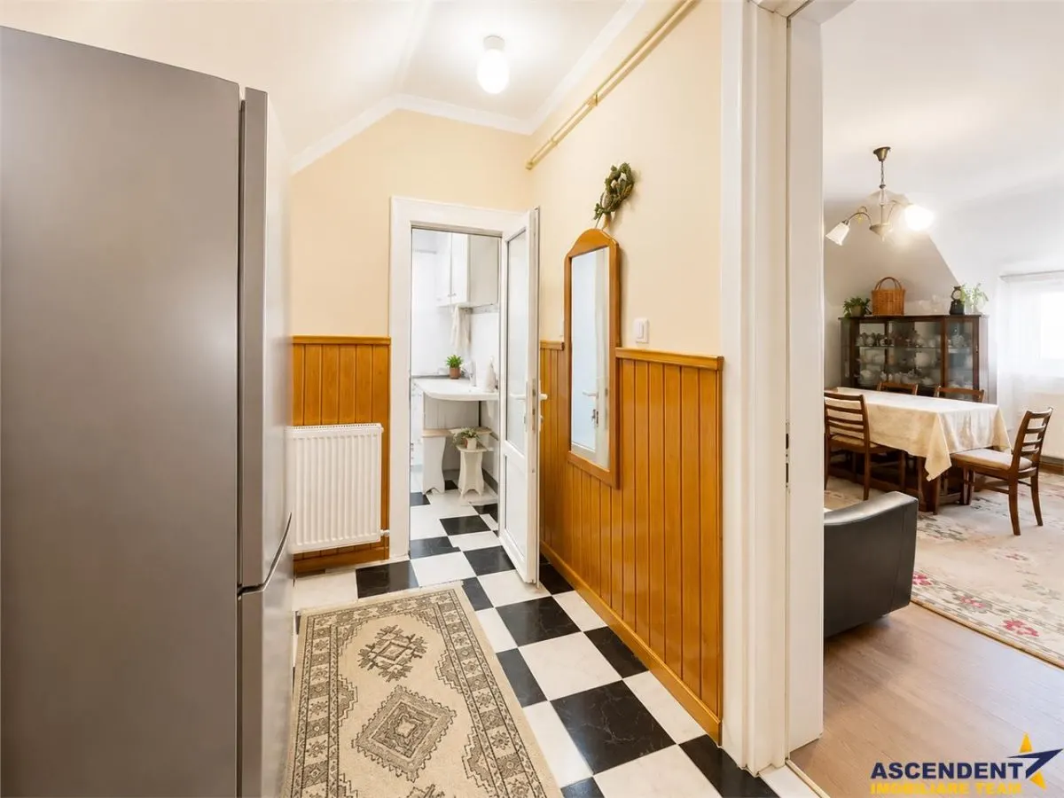 Refugiu montan cu farmec, 2 camere, garaj, boxa, rezidential/ vacanta/investitie, Busteni. - foto 9