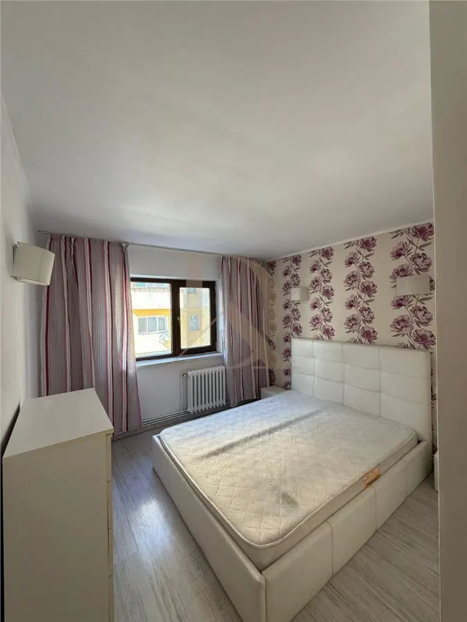 Centru Sf Lazar Palas 3 camere etaj 1 - foto 3