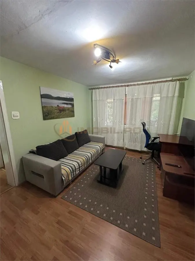 Apartament 3 camere Podu Ros - foto 1