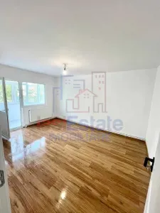 Apartament spatios cu 4 camere in Dacia - Iasi