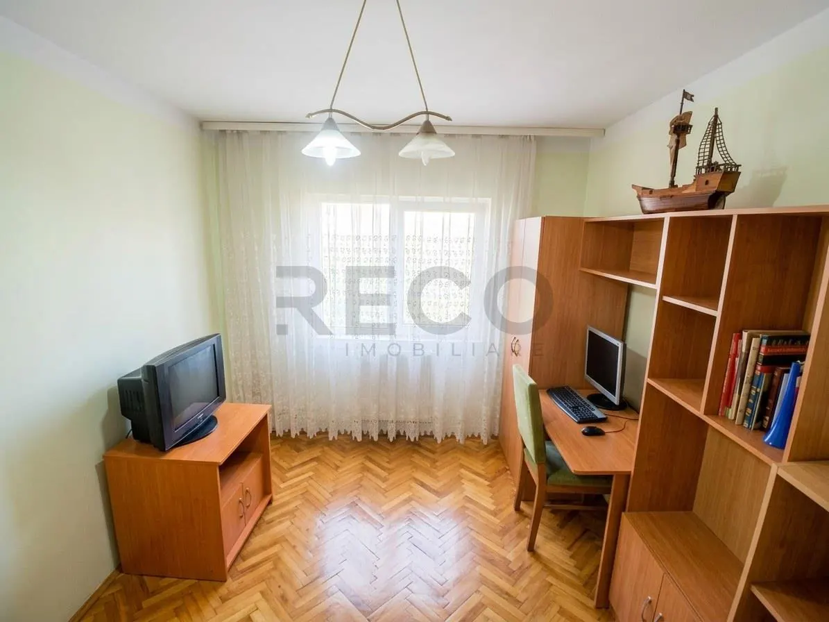 RECO Apartament cu 3 camere decomandat zona Decebal - foto 12